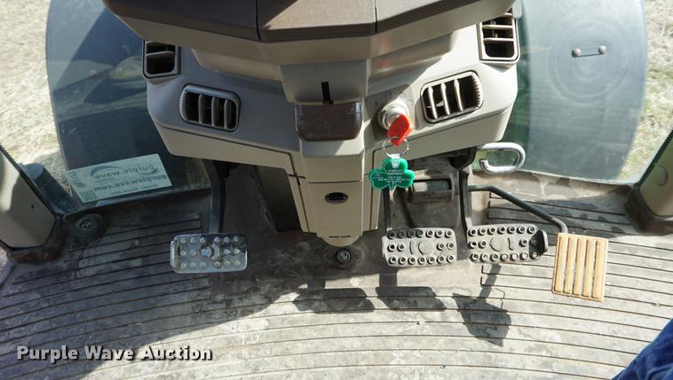 image for item DE3127 2003 John Deere 7320 MFWD tractor