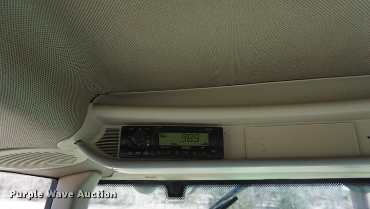 image for item DE3127 2003 John Deere 7320 MFWD tractor