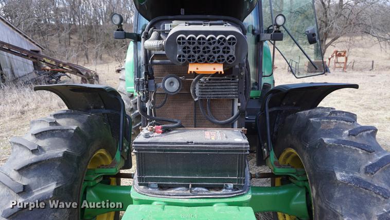 image for item DE3127 2003 John Deere 7320 MFWD tractor