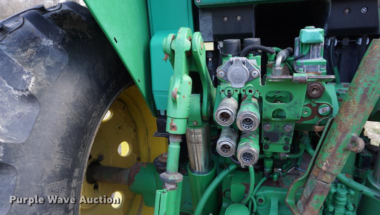 image for item DE3127 2003 John Deere 7320 MFWD tractor