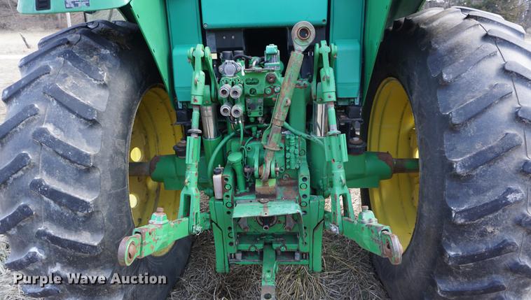 image for item DE3127 2003 John Deere 7320 MFWD tractor