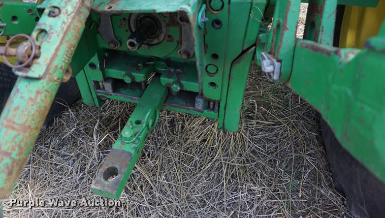 image for item DE3127 2003 John Deere 7320 MFWD tractor