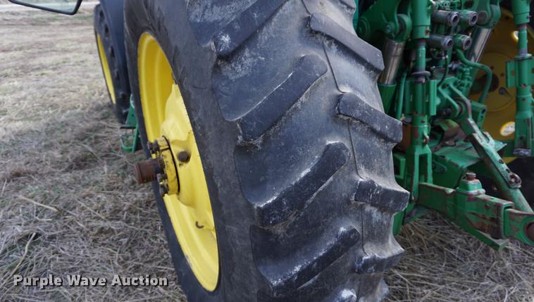 image for item DE3127 2003 John Deere 7320 MFWD tractor