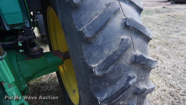 image for item DE3127 2003 John Deere 7320 MFWD tractor