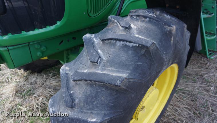 image for item DE3127 2003 John Deere 7320 MFWD tractor