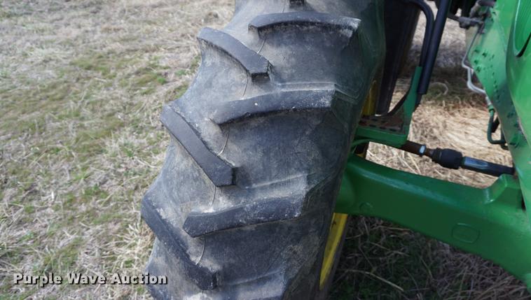 image for item DE3127 2003 John Deere 7320 MFWD tractor