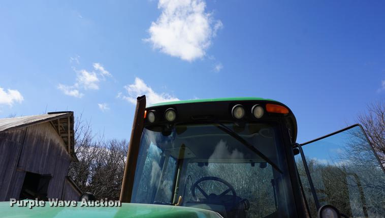 image for item DE3127 2003 John Deere 7320 MFWD tractor