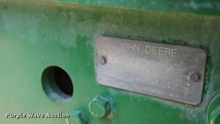image for item DE3127 2003 John Deere 7320 MFWD tractor