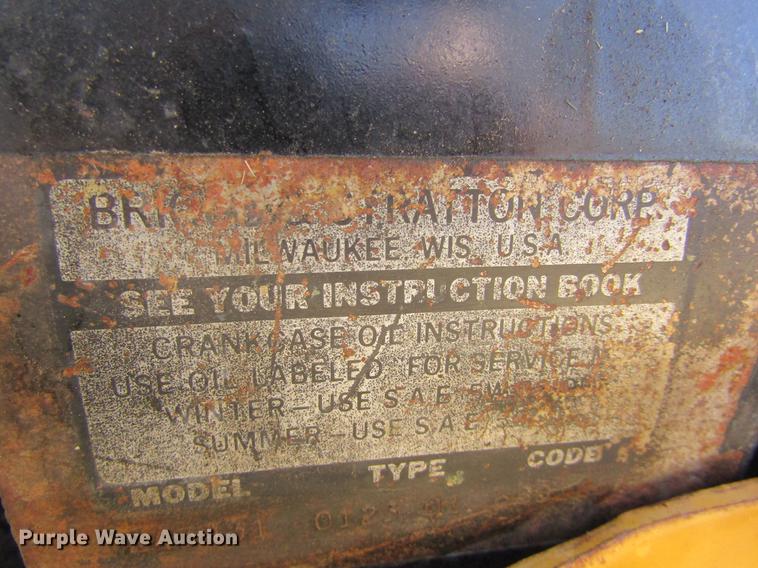 image for item DE6651 Allis Chalmers B110 tractor