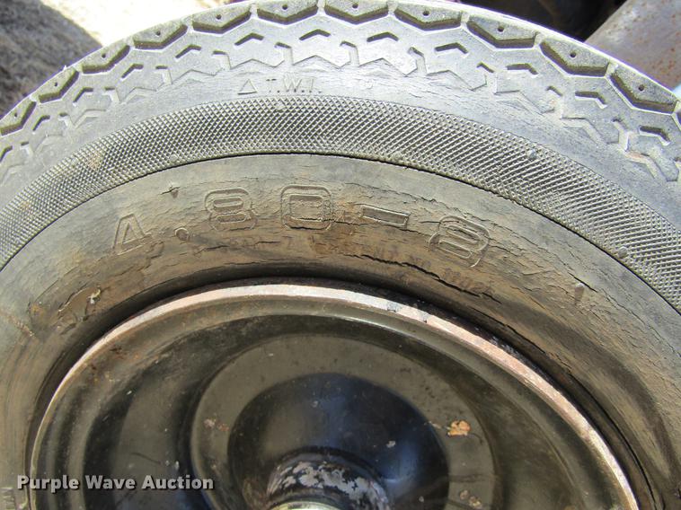 image for item DE6651 Allis Chalmers B110 tractor