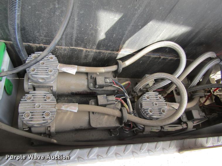 image for item DE6655 2016 Maxey A826 Drop-N-Load car trailer