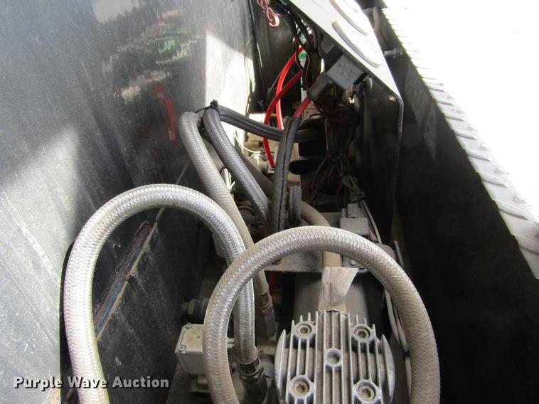 image for item DE6655 2016 Maxey A826 Drop-N-Load car trailer