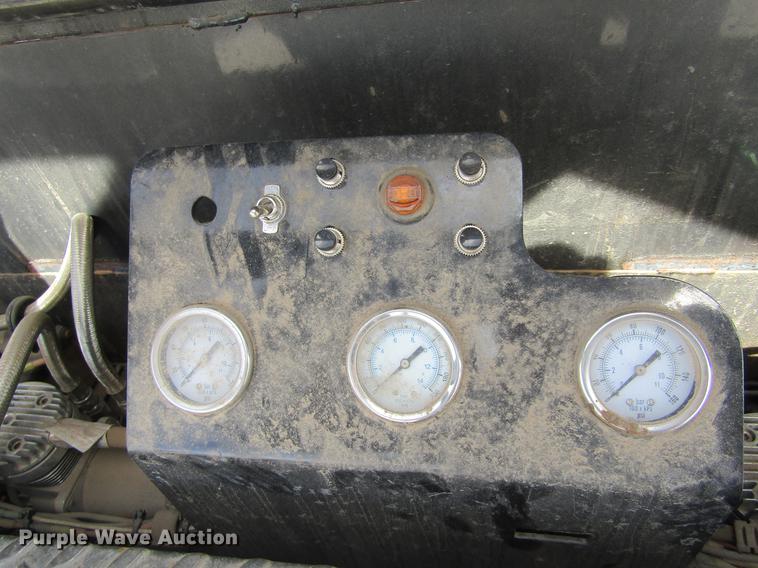 image for item DE6655 2016 Maxey A826 Drop-N-Load car trailer