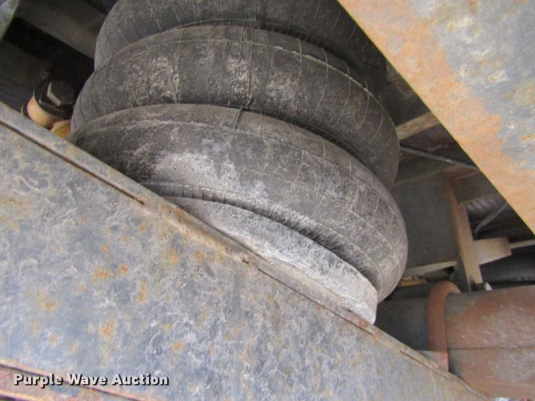 image for item DE6655 2016 Maxey A826 Drop-N-Load car trailer