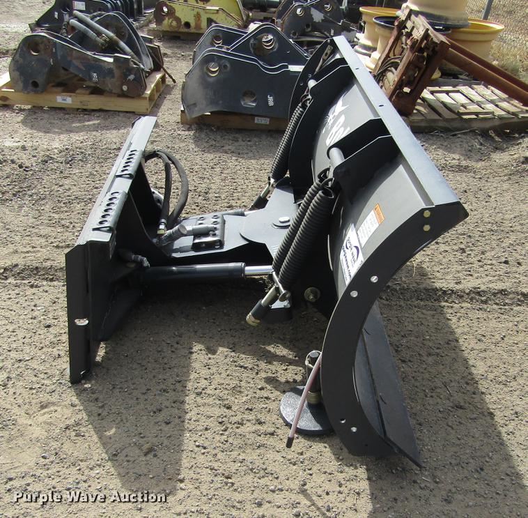 image for item DE6658 2015 Bobcat snow blade