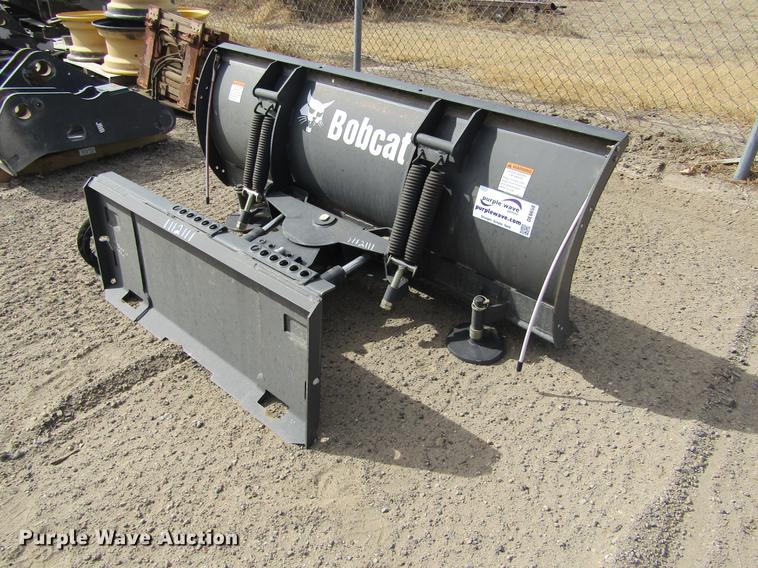 image for item DE6658 2015 Bobcat snow blade