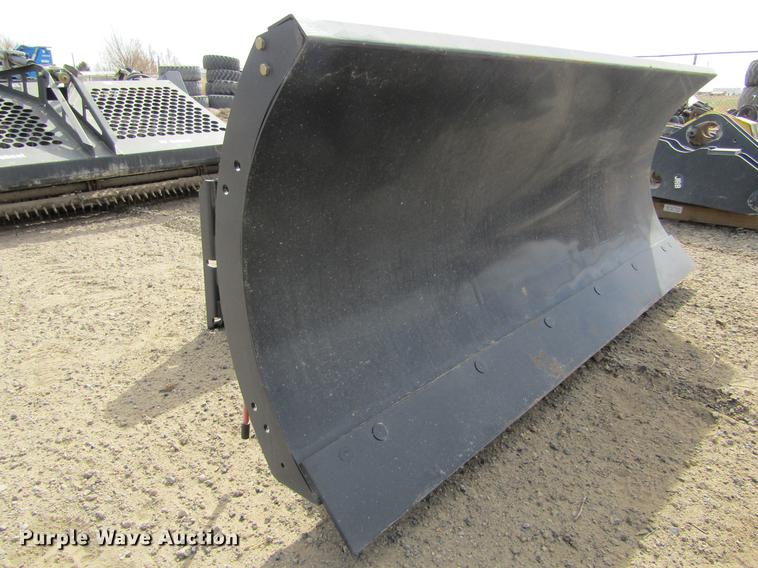 image for item DE6658 2015 Bobcat snow blade