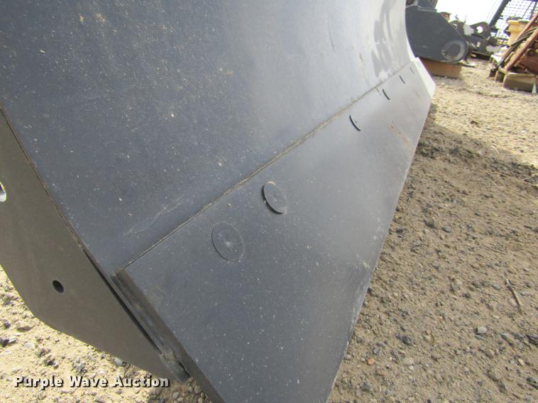 image for item DE6658 2015 Bobcat snow blade