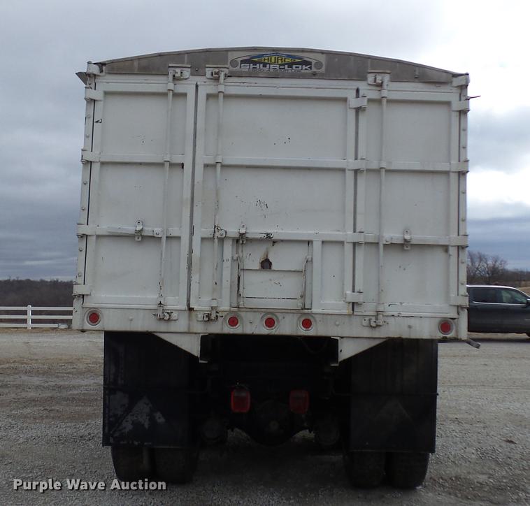 image for item DP9574 1975 Ford 900 grain truck