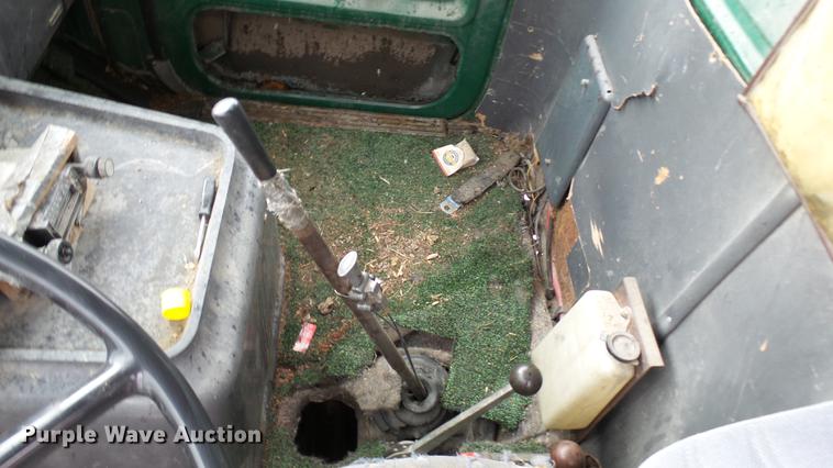 image for item DP9574 1975 Ford 900 grain truck