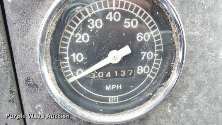 image for item DP9574 1975 Ford 900 grain truck