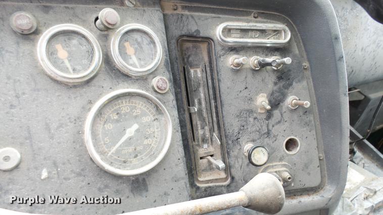 image for item DP9574 1975 Ford 900 grain truck