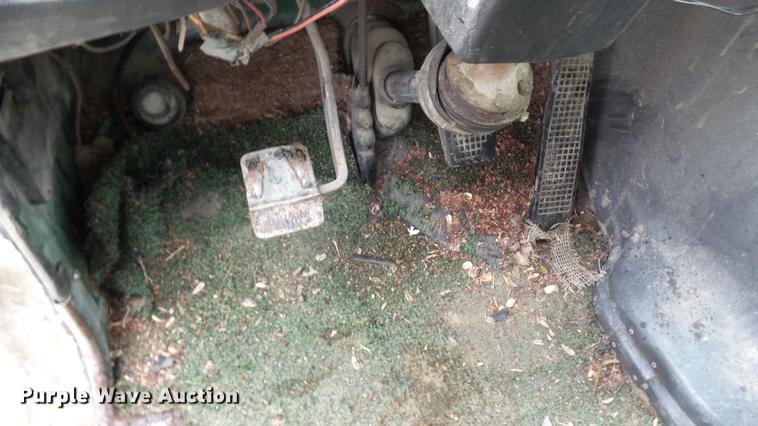 image for item DP9574 1975 Ford 900 grain truck