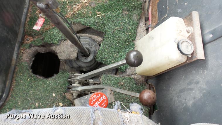 image for item DP9574 1975 Ford 900 grain truck