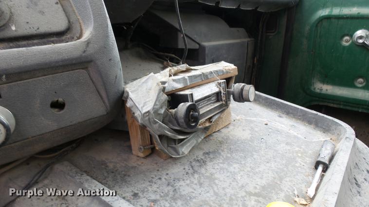 image for item DP9574 1975 Ford 900 grain truck