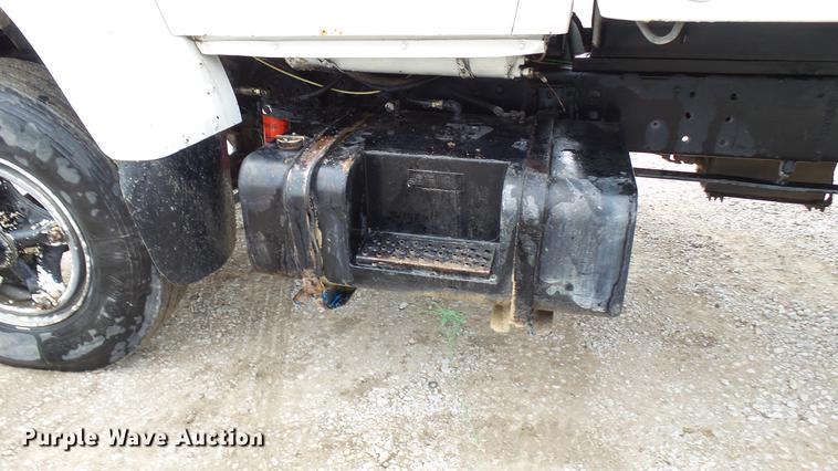 image for item DP9574 1975 Ford 900 grain truck