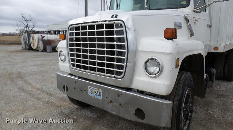 image for item DP9574 1975 Ford 900 grain truck