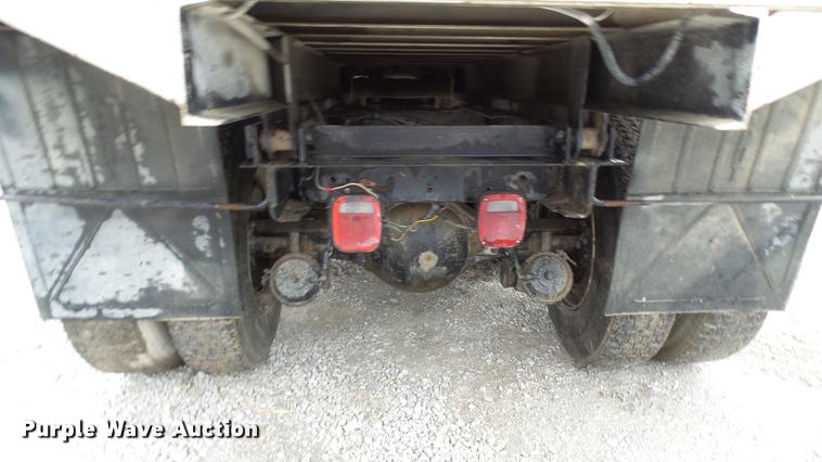 image for item DP9574 1975 Ford 900 grain truck