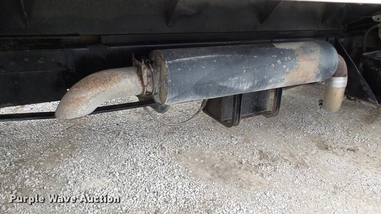 image for item DP9574 1975 Ford 900 grain truck