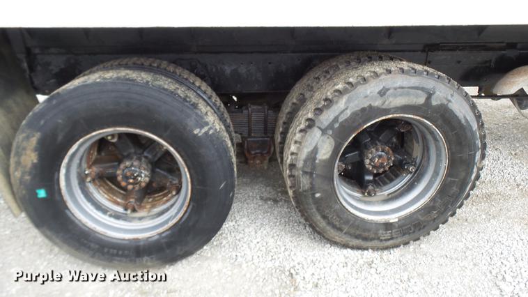 image for item DP9574 1975 Ford 900 grain truck