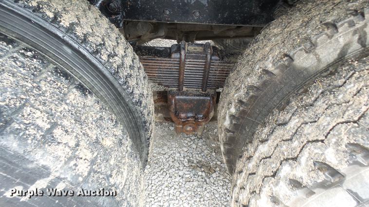 image for item DP9574 1975 Ford 900 grain truck