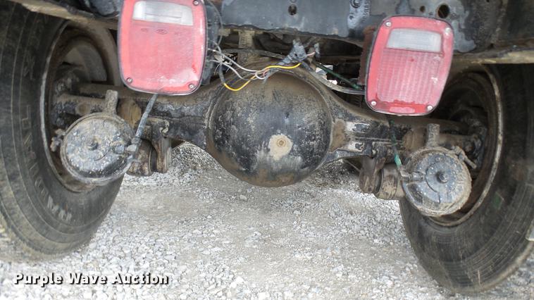 image for item DP9574 1975 Ford 900 grain truck