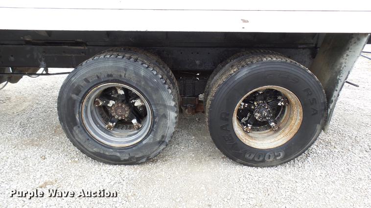 image for item DP9574 1975 Ford 900 grain truck