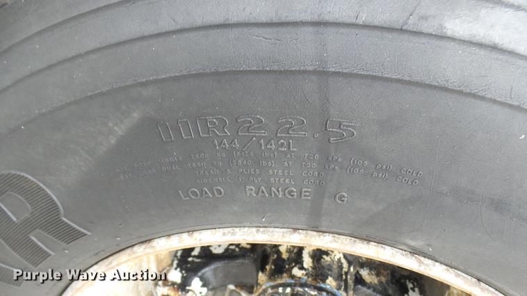 image for item DP9574 1975 Ford 900 grain truck