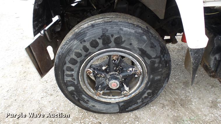 image for item DP9574 1975 Ford 900 grain truck