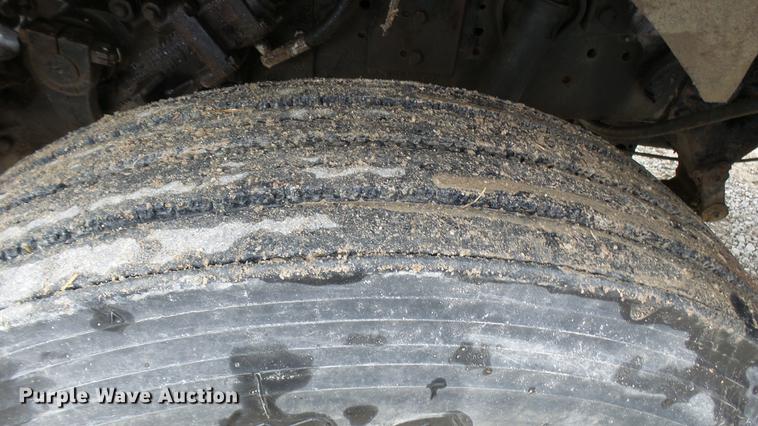 image for item DP9574 1975 Ford 900 grain truck