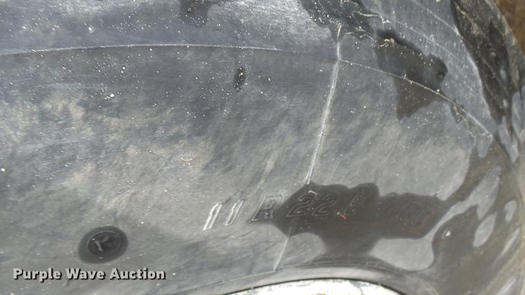 image for item DP9574 1975 Ford 900 grain truck