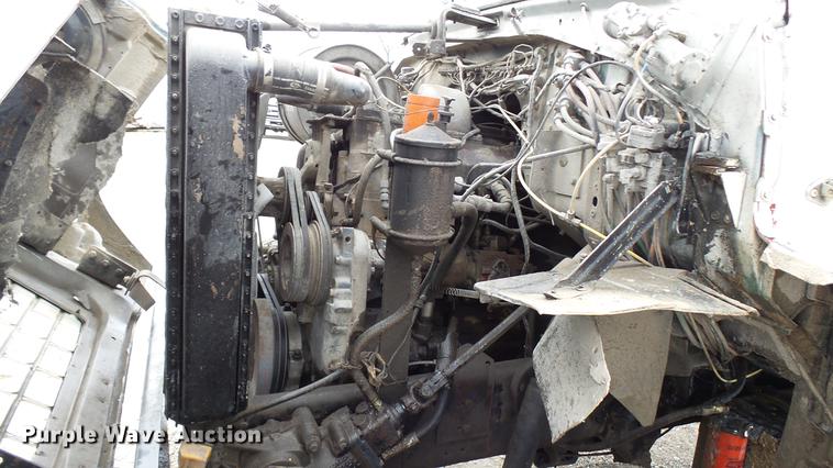 image for item DP9574 1975 Ford 900 grain truck