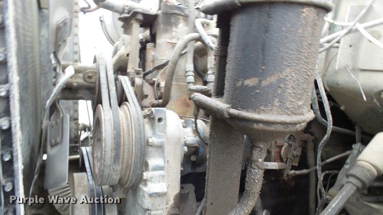 image for item DP9574 1975 Ford 900 grain truck