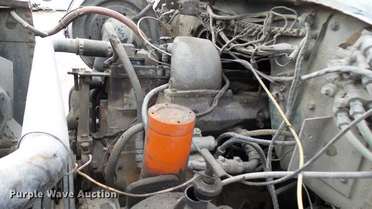 image for item DP9574 1975 Ford 900 grain truck