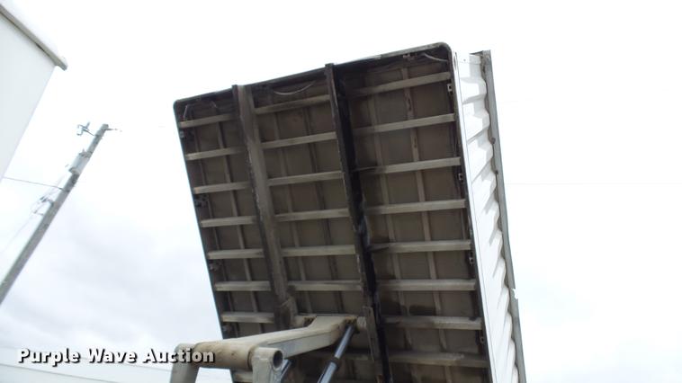 image for item DP9574 1975 Ford 900 grain truck