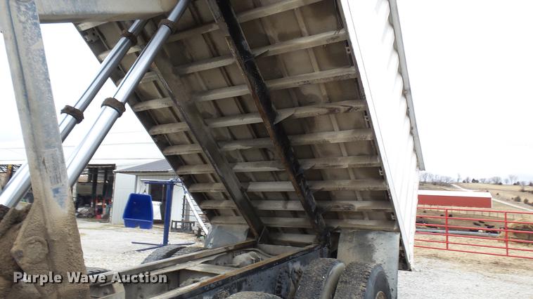 image for item DP9574 1975 Ford 900 grain truck