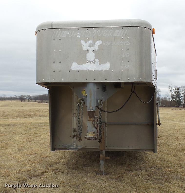 image for item DP9576 2006 Wilson PSGN-3724T livestock trailer