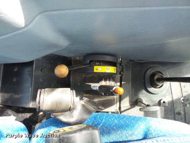 image for item DV9552 2009 New Holland TD5050 MFWD tractor