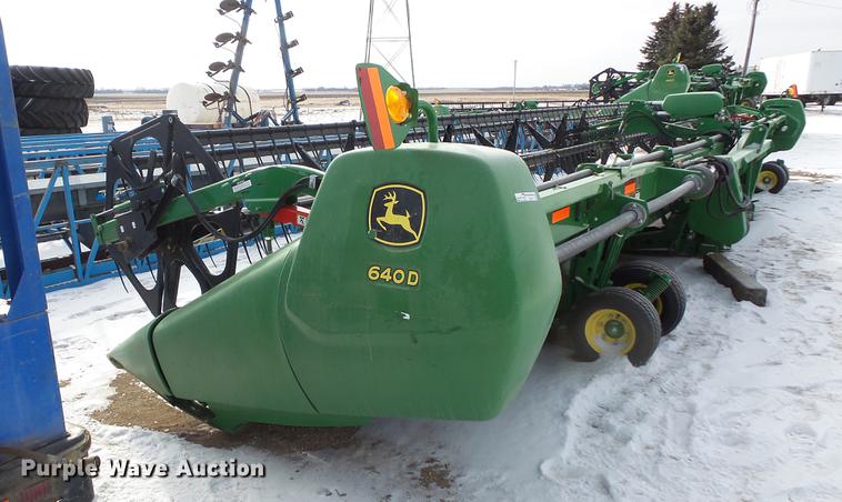 image for item EA9717 2015 John Deere 640D draper head
