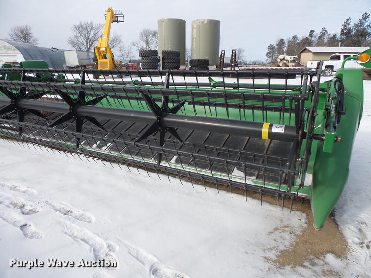 image for item EA9717 2015 John Deere 640D draper head